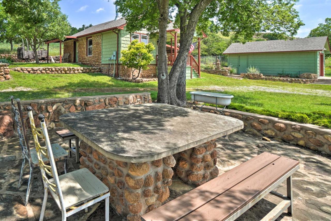 Enchanting Hilltop Cottage In Medicine Park! Buitenkant foto