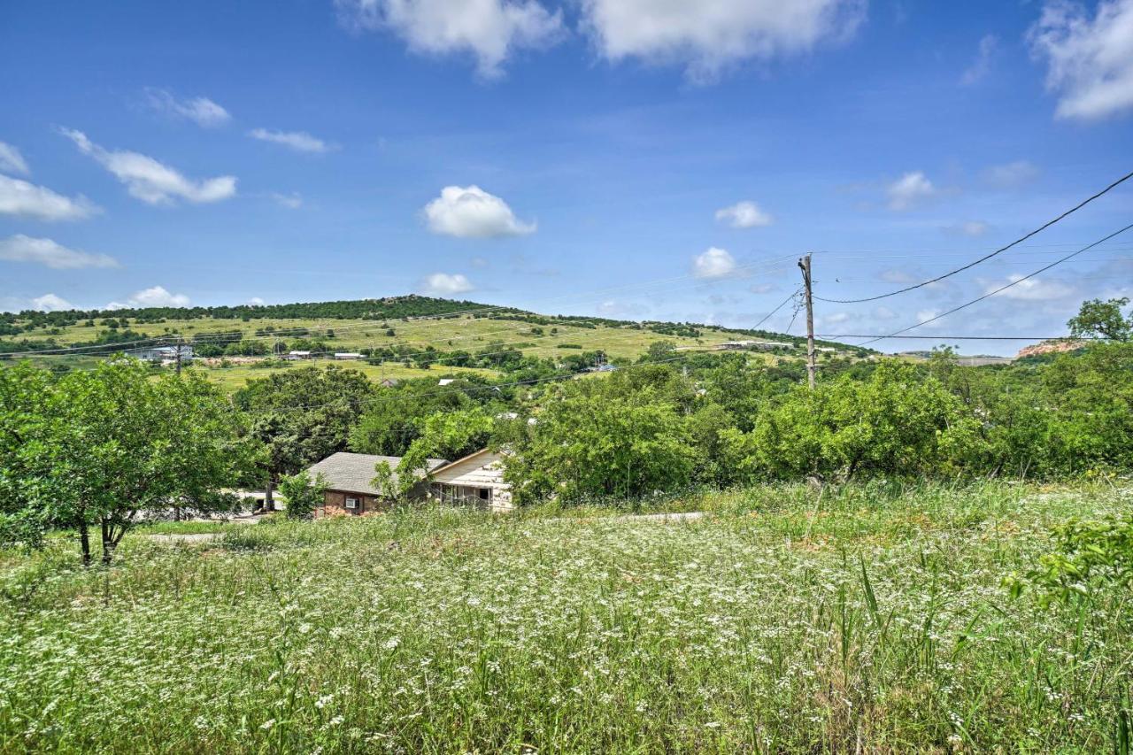 Enchanting Hilltop Cottage In Medicine Park! Buitenkant foto
