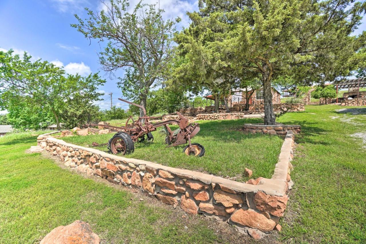 Enchanting Hilltop Cottage In Medicine Park! Buitenkant foto
