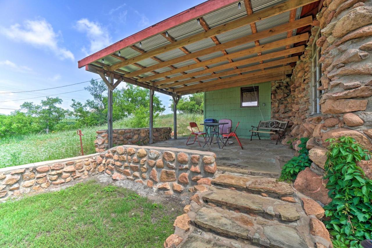 Enchanting Hilltop Cottage In Medicine Park! Buitenkant foto